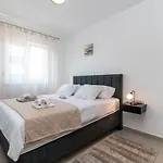 Kamarin Apartman *