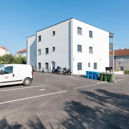 Kamarin Apartament *