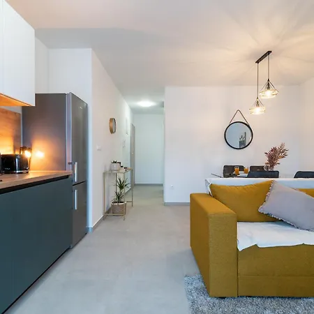 Kamarin Apartament *